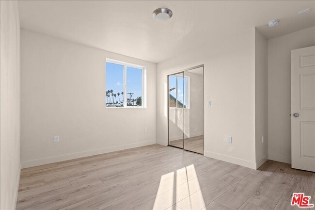 Photo - 707 W 80th St