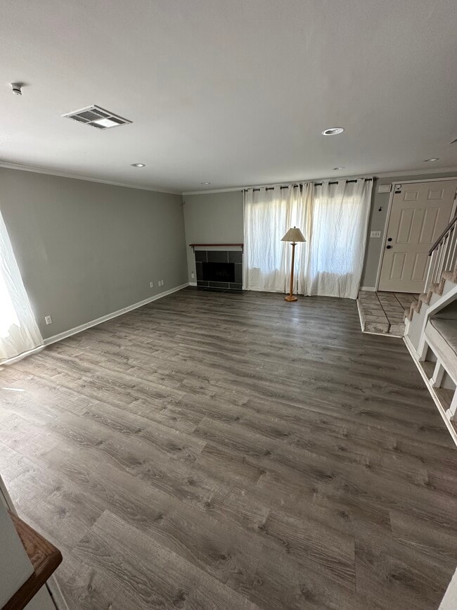 Photo - 917 W State St