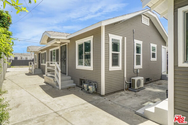 Photo - 1254 1/2 W Exposition Blvd