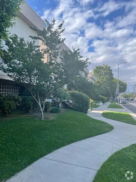 Building Photo - 5139 Balboa Blvd Unit 105 Rental