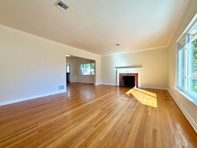 Photo - 1369 Norton Ave