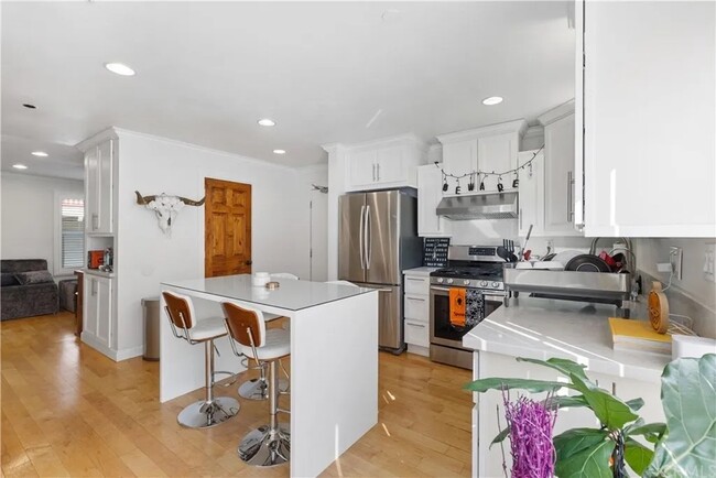 Photo - 37 E Howard St Apartment
