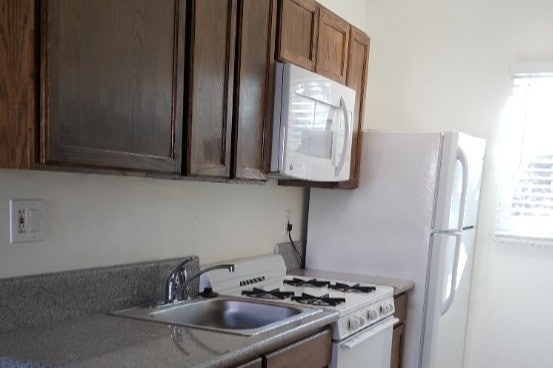 kitchen - 1405 S Catalina St Unit 7