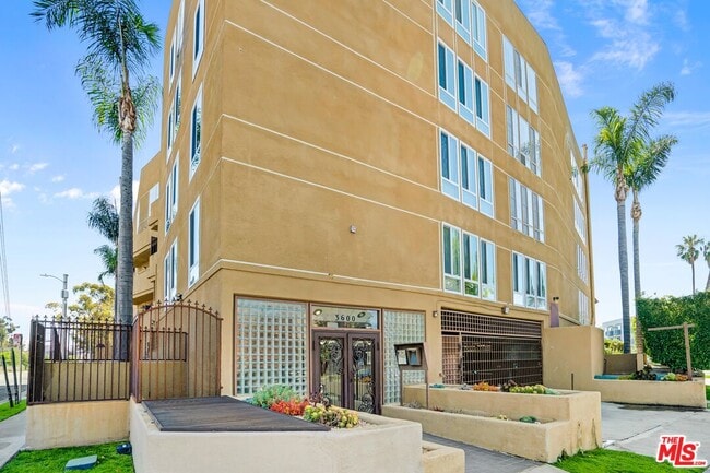 Photo - 3600 Bagley Ave Unit 301