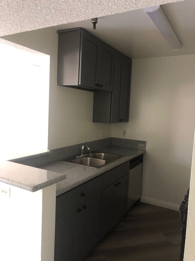 Photo - 1791 N Sycamore Ave Unit 413