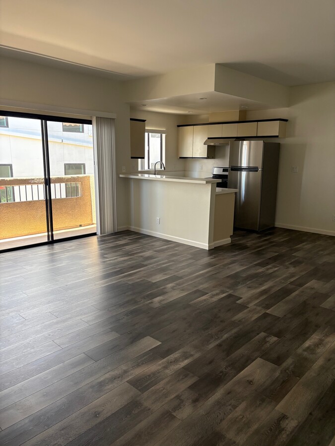 Living Space - 2462 Purdue Ave Unit 102