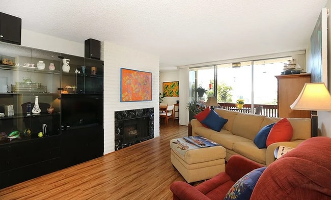 Photo - 2 Bedroom with View Balcony in Culver City