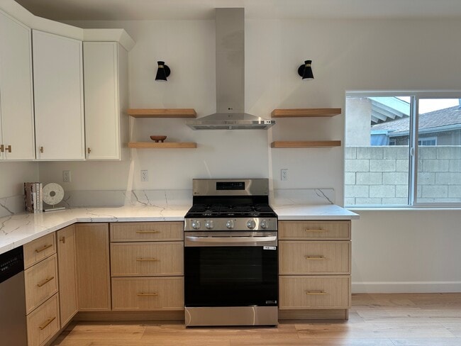 Building Photo - 4917 W Flight Ave Unit 2