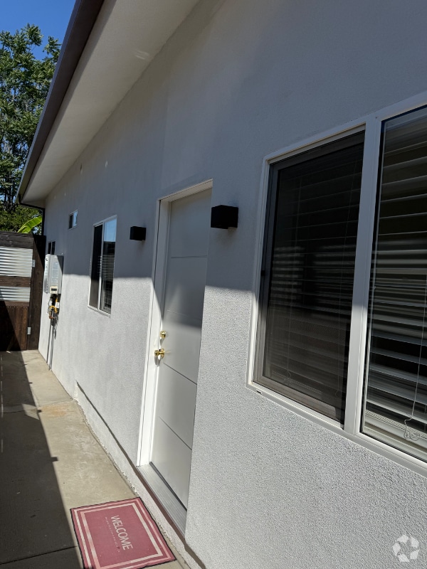 Building Photo - 10561 Tujunga Canyon Blvd Rental