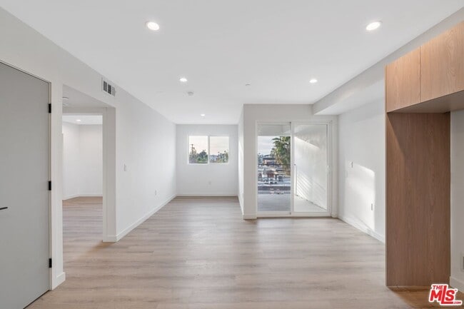 Photo - 10918 Camarillo St Unit 502