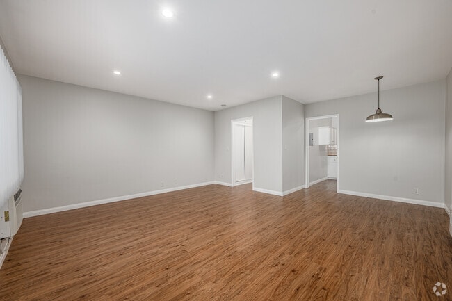 Studio - 450SF - Bedroom - 255 S Madison Ave