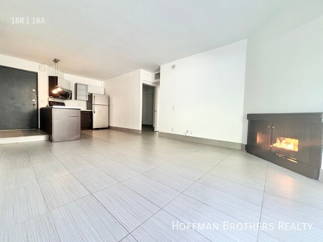 Building Photo - 3947 Los Feliz Blvd