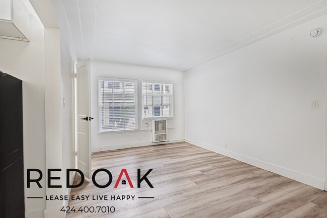 Building Photo - 851 S Kenmore Ave