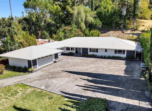Photo - 4450 Hayvenhurst Ave