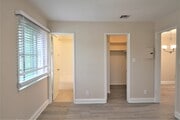 Photo - Dickens Court Apartments