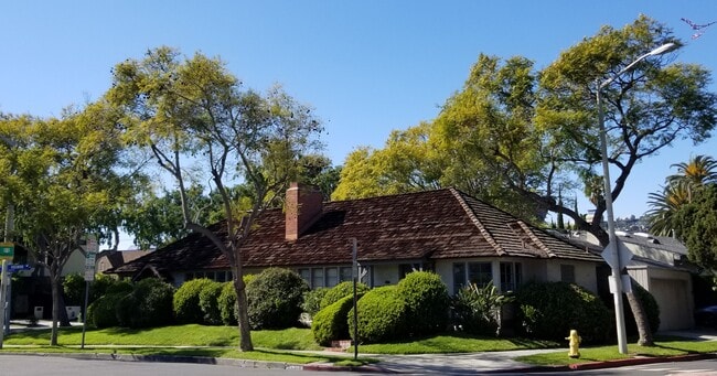 Photo - 8533 Rosewood Ave