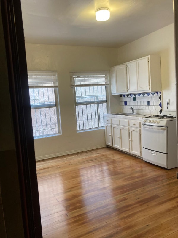 Photo - 111 S Manhattan Pl Apartment Unit 104