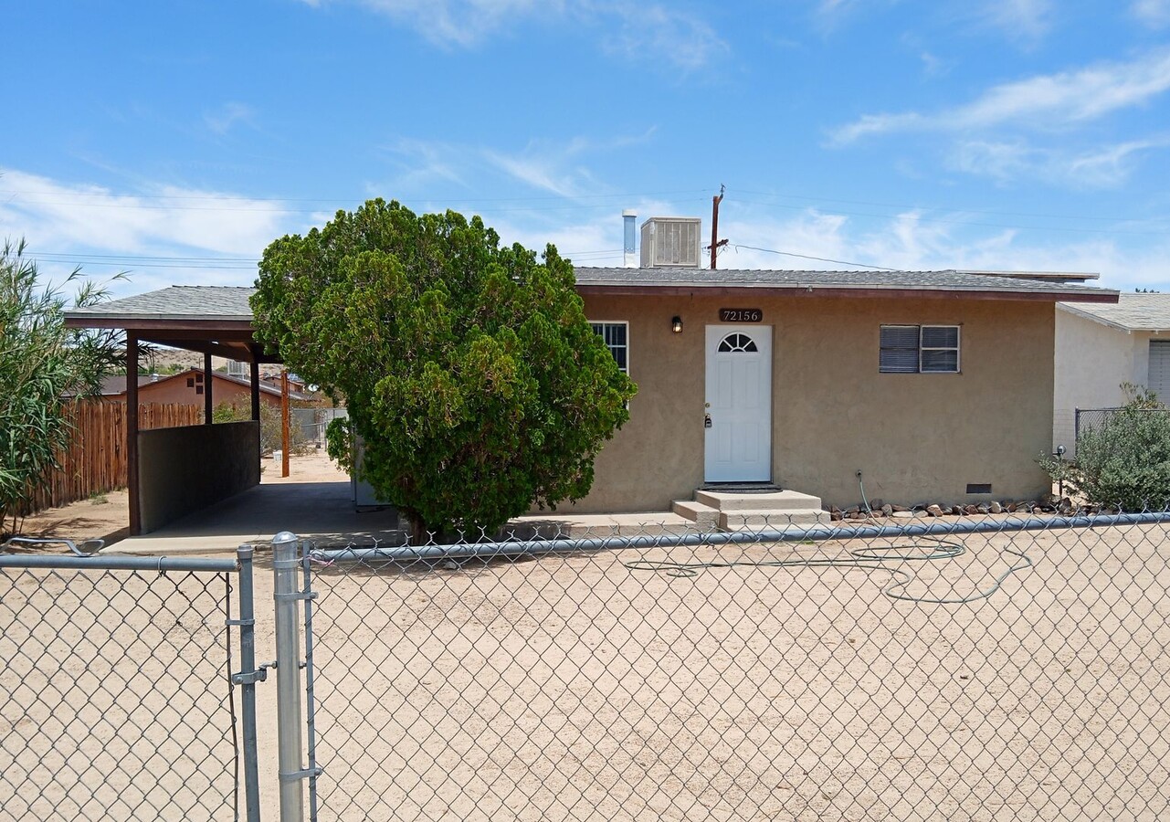 Welcome to our 2 Bedroom 1 Bath House - Welcome to our 2 Bedroom 1 Bath House