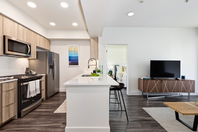 /santa-monica-ca/living-at-santa-monica-zre61pw