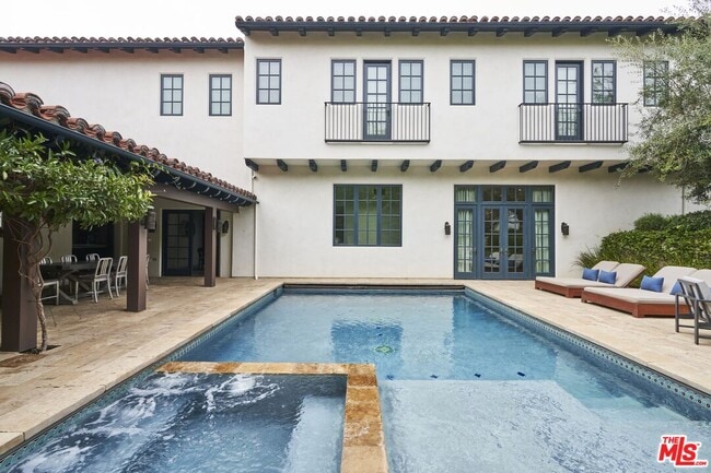 Photo - 879 Muskingum Ave