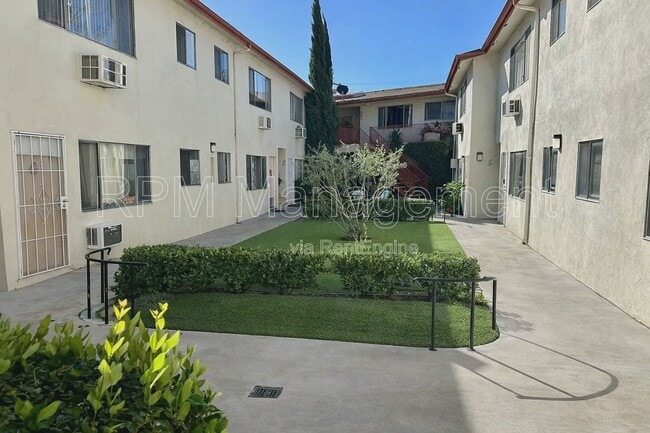 Building Photo - 18546 Clark St Unit 21