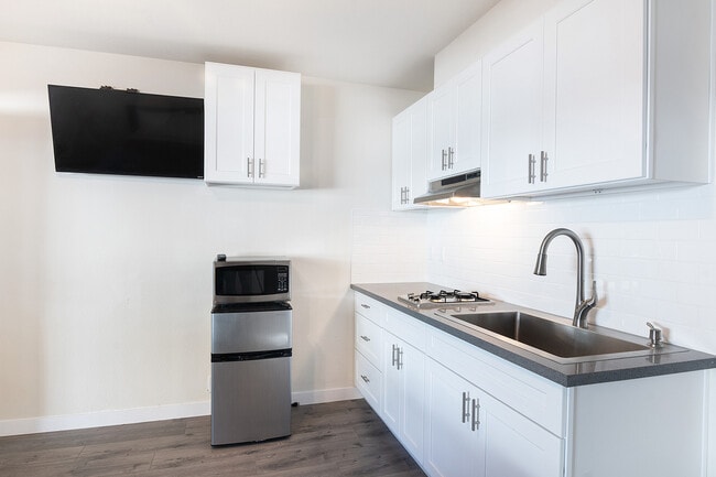 Photo - 2023 W 3rd St Apartment Unit 200