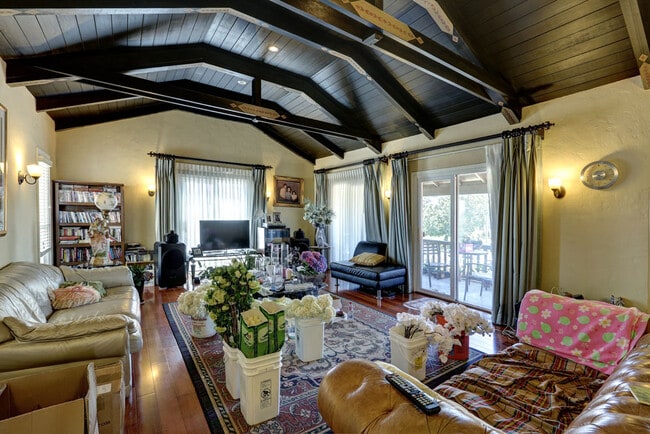 Photo - 1140 S Rimpau Blvd House