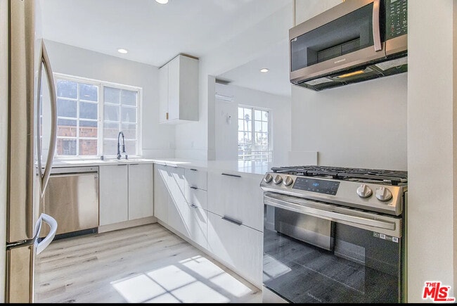 Photo - 160 N Edgemont St Condo