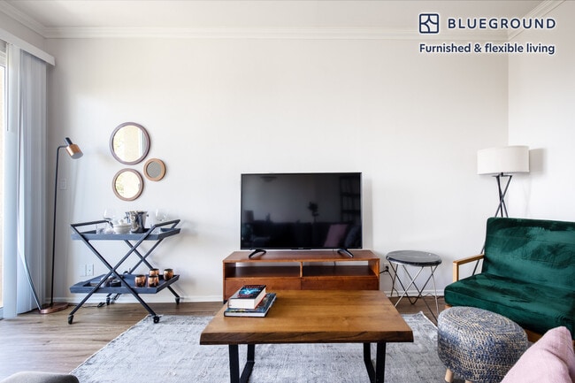 Photo - 467 S Arnaz Dr Unit SI FL3-ID363