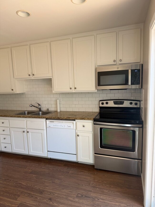Photo - Highly Desirable Park Point Loma Townhome!