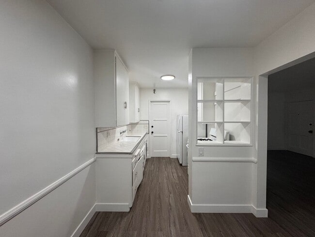 Building Photo - 8575 Holloway Dr