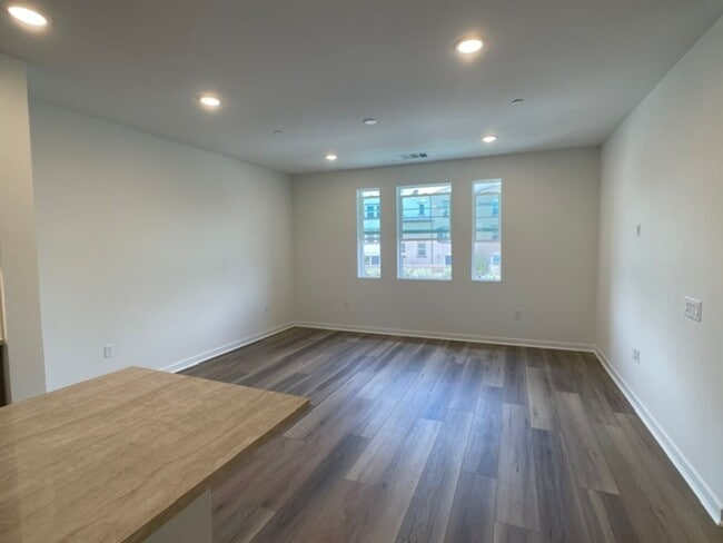 Photo - Camarillo 3 Bed 4 Bathroom Never Lived In Condo