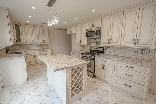 Photo - COMING SOON! Amazing 6 Bedroom Home for Rent in Canyon Country!