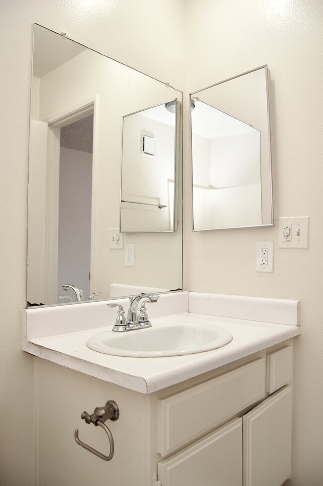 Photo - 11659 Chandler Blvd