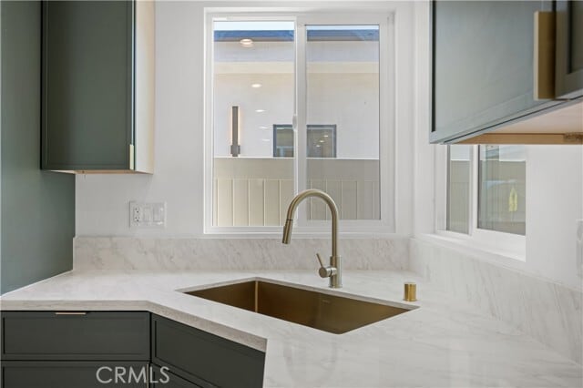 Photo - 6946 Amestoy Ave