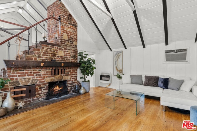 Photo - 11525 Moorpark St