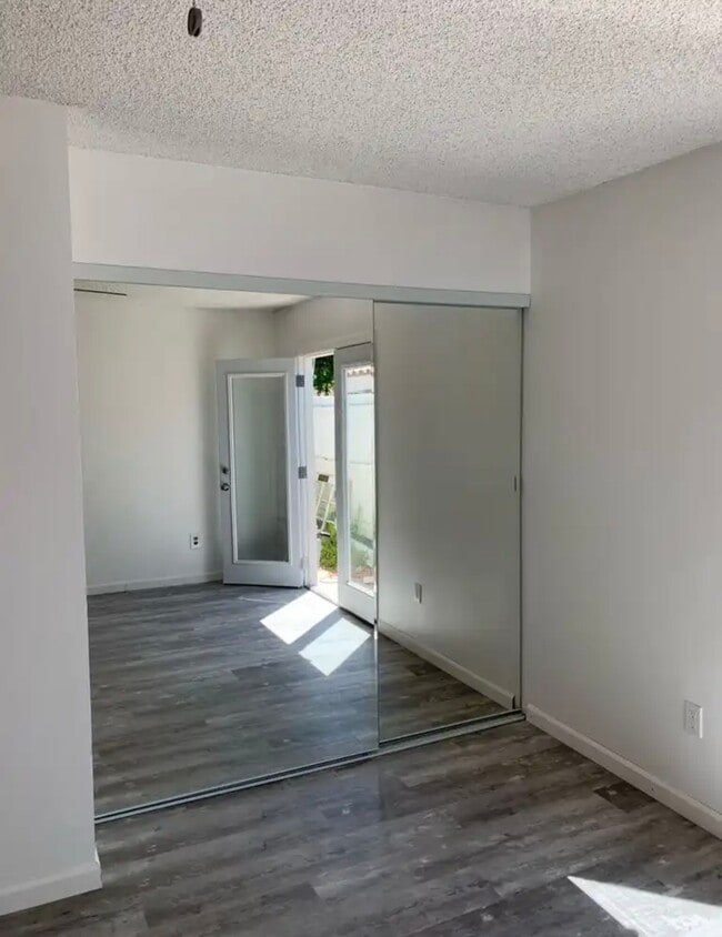 Building Photo - 9430 Glade Ave