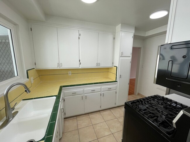Photo - 1059-1059 S Genesee Ave Unit 1057 1/2