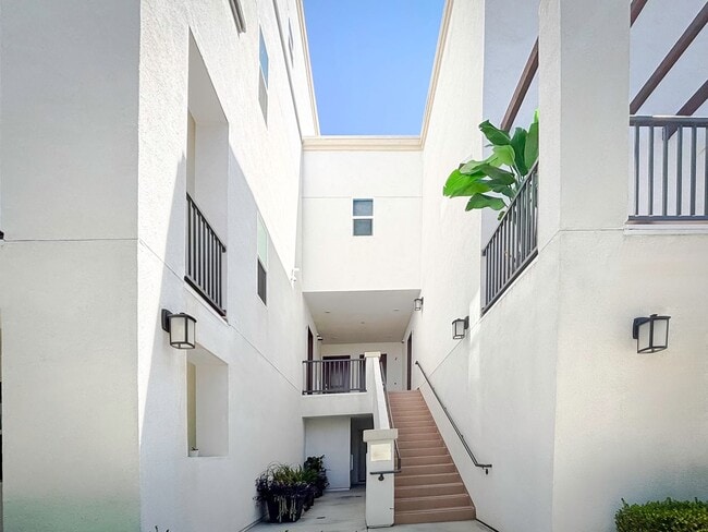 EXQUISITE 2 BEDROOM TOWNHOME IN THE HEART ... - EXQUISITE 2 BEDROOM TOWNHOME IN THE HEART ...