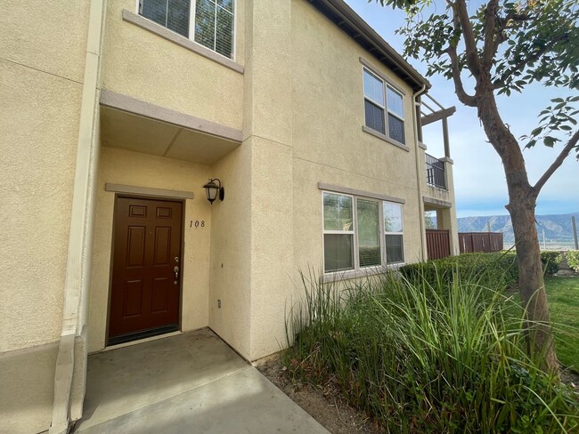 Building Photo - Three Bedroom Two Bathroom Condo in Lake E...