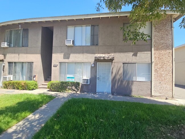 Photo - 1616 Picadilly Way Unit B