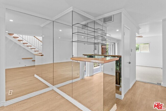 Photo - 4610 Densmore Ave Unit 12