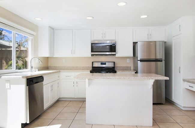 Photo - Live by the Lakeside -  Upgraded Spacious TOWNHOME in Lakeside Park