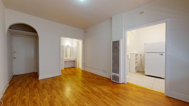 Building Photo - 21 Westminster Ave Unit 107
