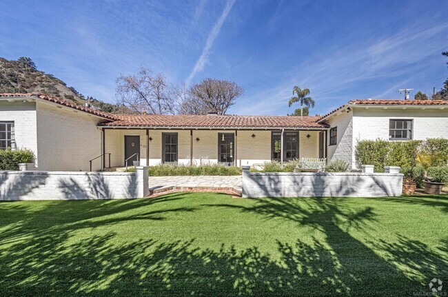 Building Photo - 1720 Coldwater Canyon Dr Rental