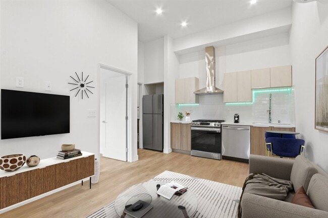 Building Photo - 1443 N Ave 47 Unit #21