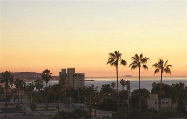 Building Photo - Ocean View 1 Bed/1 Bath in North Pacific Beach!
