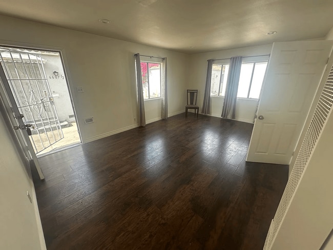 Building Photo - 6609 1/2 Brynhurst Ave Unit 6609