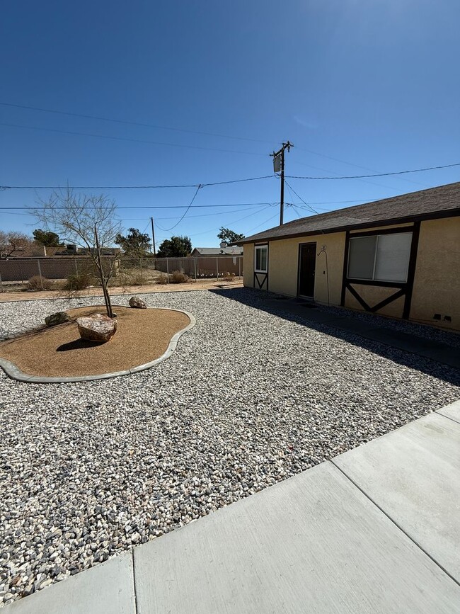 Building Photo - 12363 Redwing Rd Unit 3