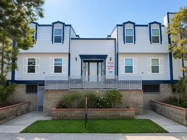 Building Photo - 1611 S Bundy Dr